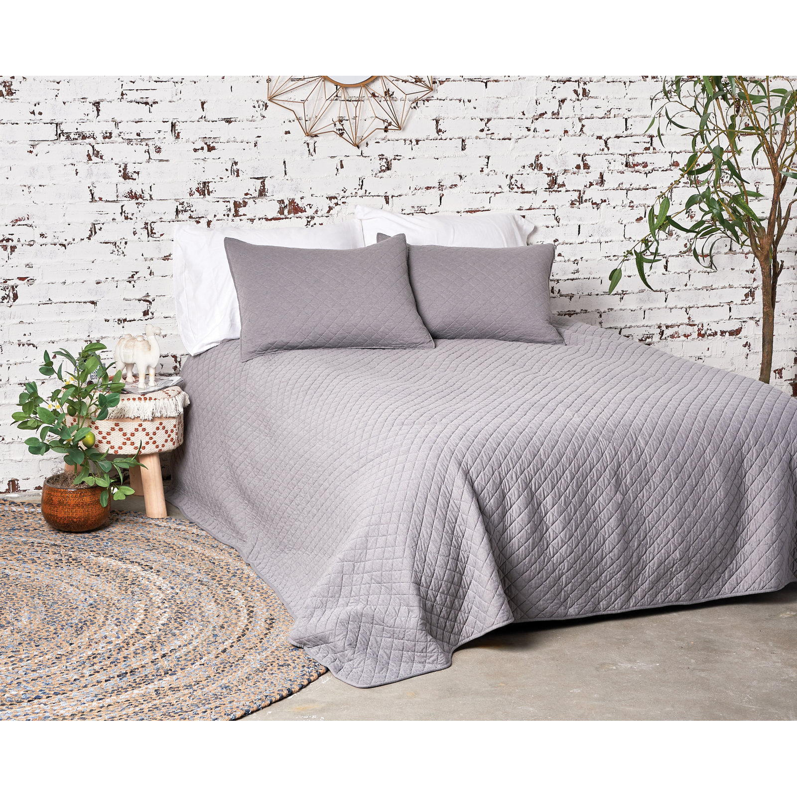 Jersey Lidio Gray Cotton Modern & Contemporary Reversible Quilt, Full/Queen Quilt