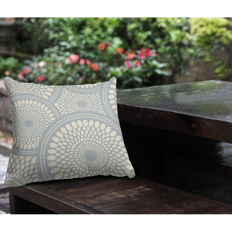 Coussin intérieur / extérieur Penn Tribal Abstract, L 19 po x H 19 po, gris