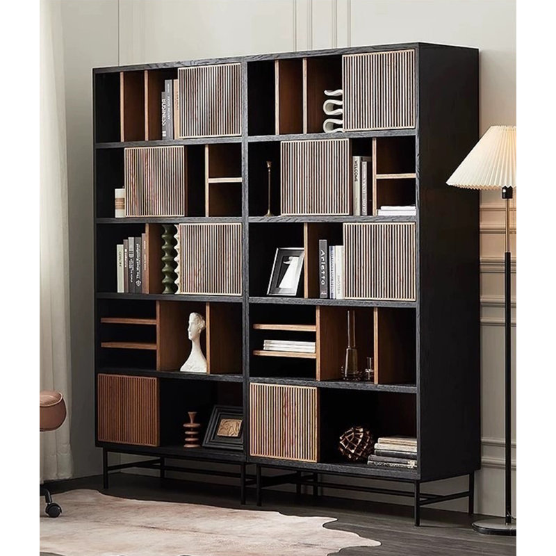 Vitrine Mid-Century moderne en chêne cannelé avec finitions mixtes