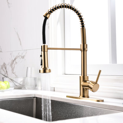Robinet de cuisine contemporain en or brossé, rétractable, résistant aux empreintes digitales, facile à nettoyer, robinet élégant pivotant à 360 degrés en or, débit stable, cartouche en céramique