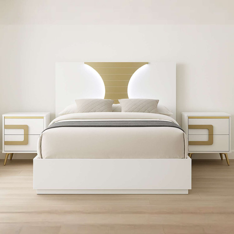 Ensemble de chambre avec très grand lit 3 pièces avec tête de lit à DEL blanche et dorée et 2 tables de chevet assorties