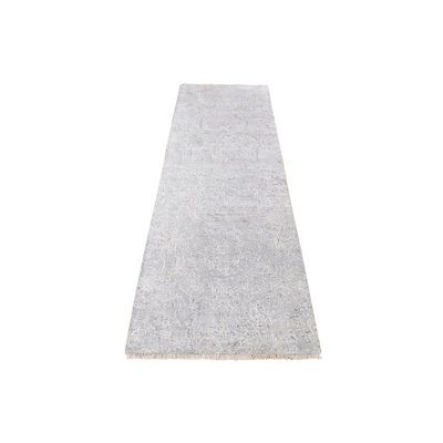 Tapis de couloir gris en laine et en soie noué à la main 2 pi 5 po x 7 pi 9 po 46D2C6C2B6F14B3BAA35EB701C8C1863