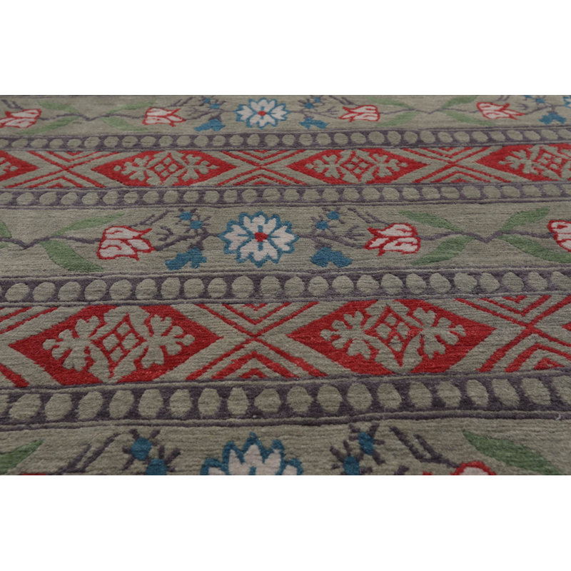 Tapis gris céladon à motif oriental en laine noué à la main 4 pi x 6 pi Isabelline, gris