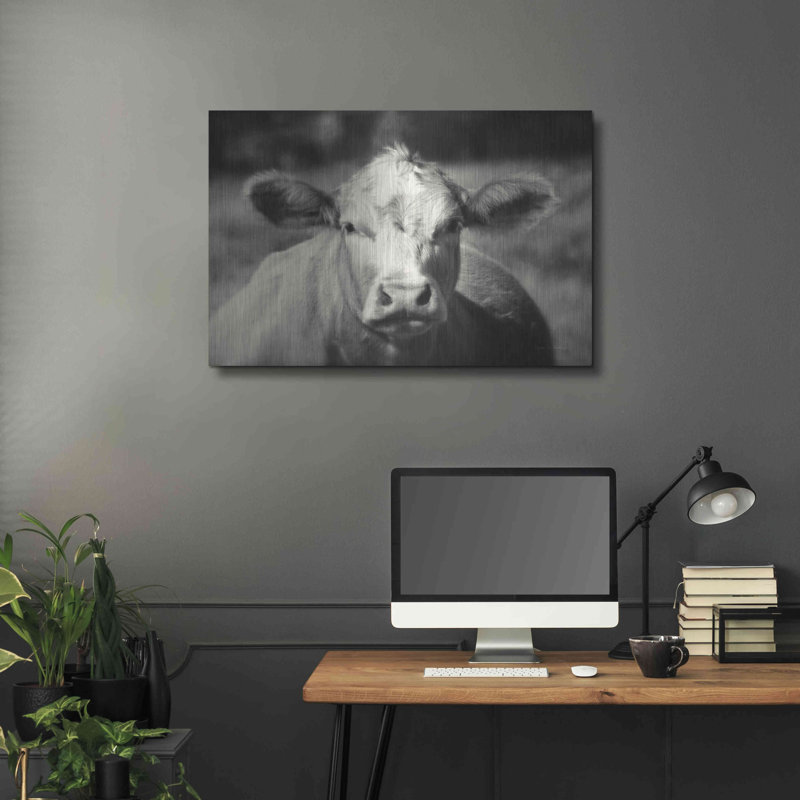 "Pasture Cow" par Debra Van Swearing, "Métal de luxe" par Debra Van Swearingen, H 24 po x l 36 po