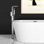 Robinet de baignoire autoportant en nickel brossé avec douche à main, fabriqué en métal robuste pour une douche de luxe à jet complet