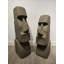 Statue moai verte en pierre de lave-253261916