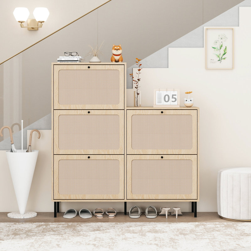 Étagère de rangement pour chaussures à 5 portes, armoire de vestibule moderne autoportante, - Poignée noire confortable, pieds en métal avec glissade, patins réglables, boucle de panneau arrière, système de déversement amélioré