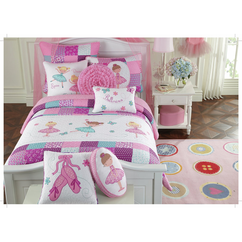 Wimborne Quilt Set, Queen Quilt + 2 Shams + 5 Pillows