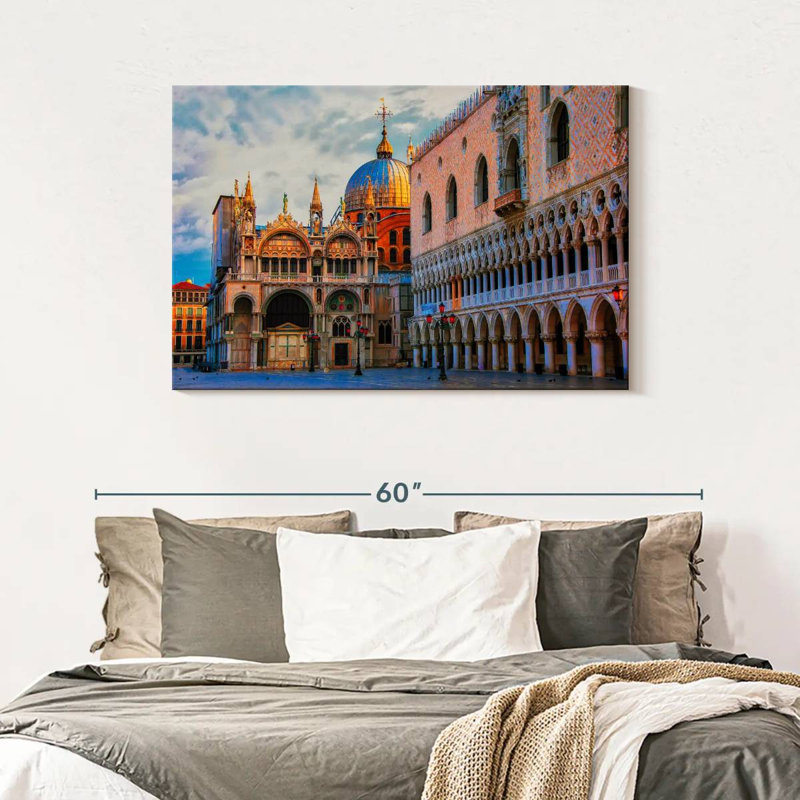 Kavia Saint Mark's Square, 30" H x 45" W