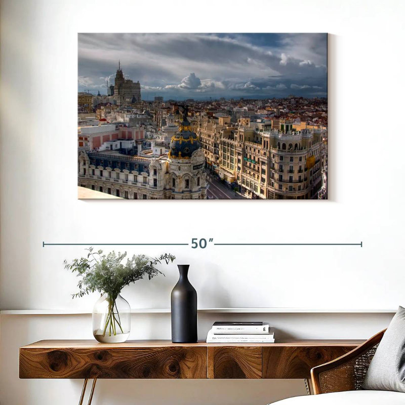 Horizon de Sirci Madrid au-dessus de la Gran Via, H 26 po x l 39 po