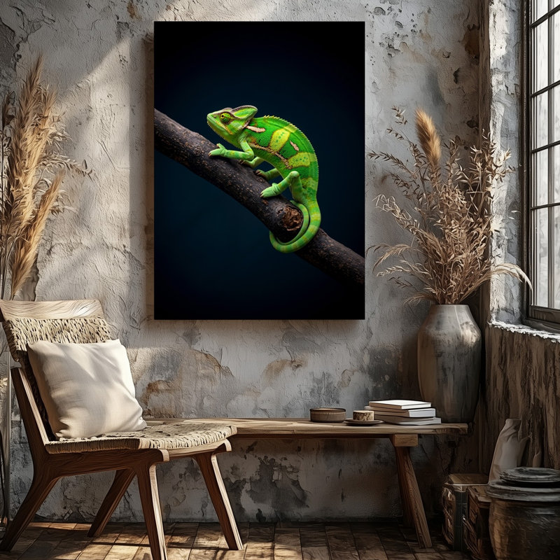 Toile, un caméléon vert vif perché sur une branche d'art texturé brun foncé, son corps légèrement recourbé mettant en valeur son art mural distinctif
