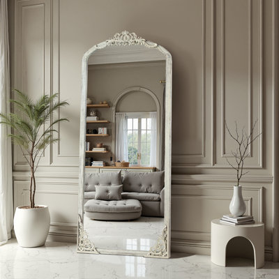 Miroir rétro avec cadre sculpté