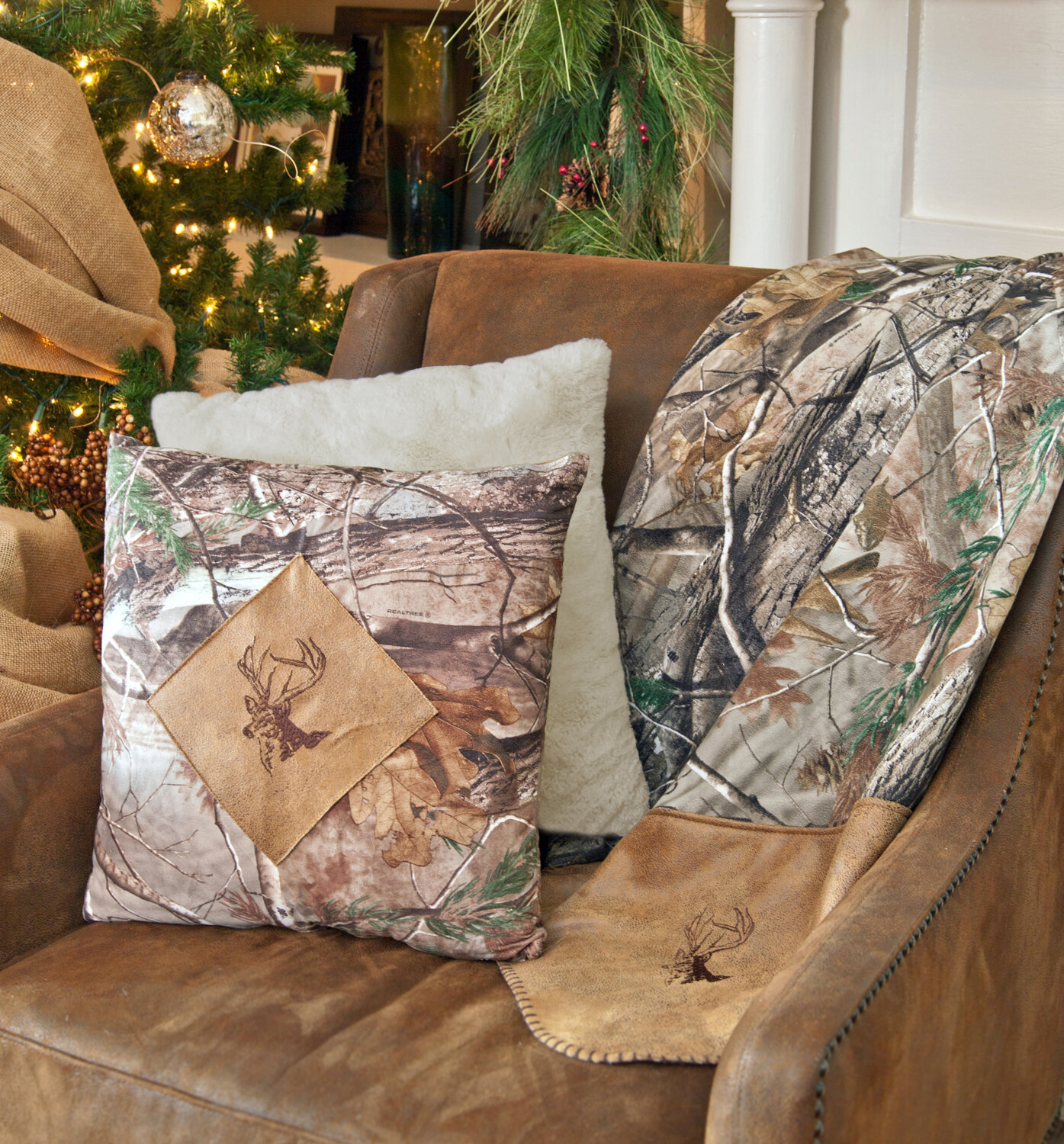 Realtree AP Embroidered Throw Blanket