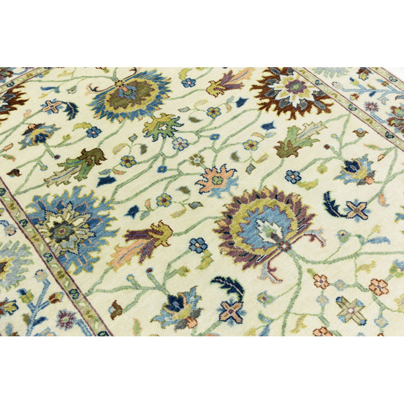 Tapis oriental crème à motif floral 5 x 8 Osh Chobi