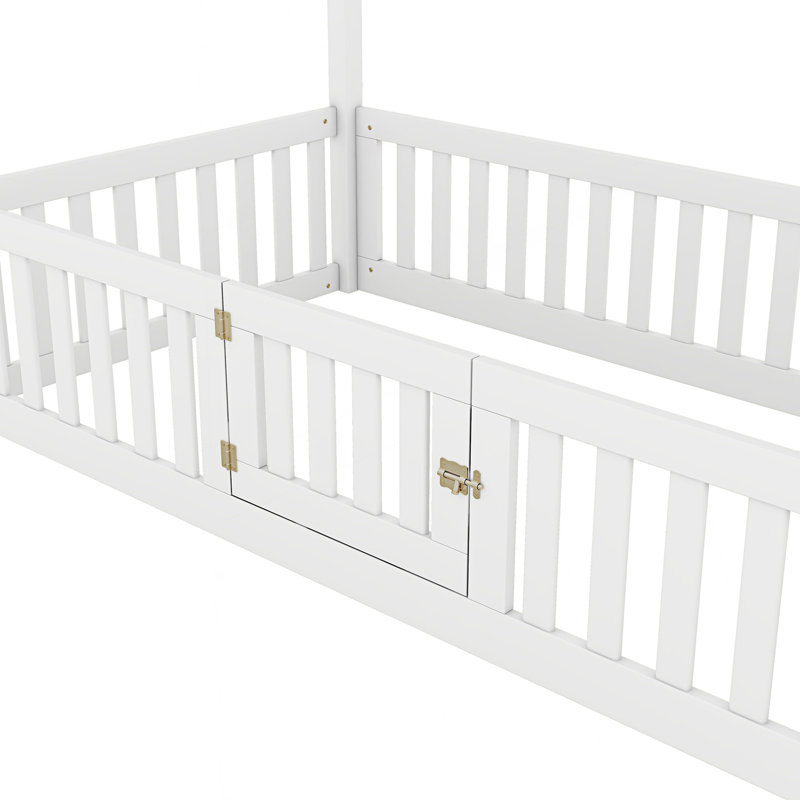 Lit simple avec clôture et porte