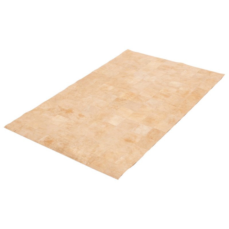 Tapis beige / ivoire en cuir de vache fabriqué à la main Arval