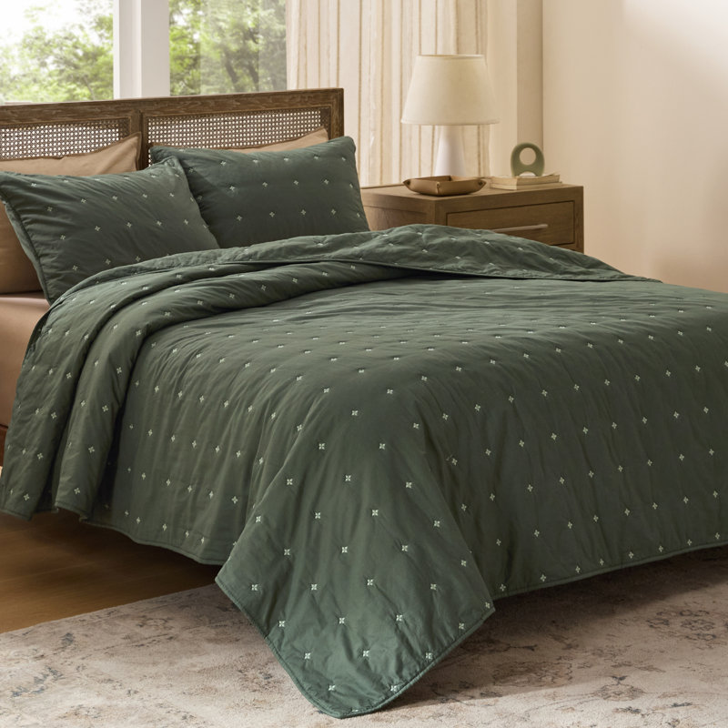 Bedsure 100% Cotton Quilt Set, Lightweight Soft Bed Coverlet, 3-Piece Cozy Stitching Comforter with 2 Pillow Shams in Embroidery Clover Pattern