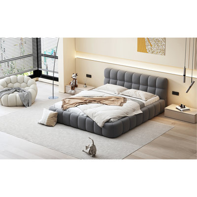 Grand lit plateforme tapissier avec tissu épais, lit au sol avec structure solide, gris