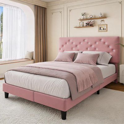 Grand lit plateforme capitonné à losanges en cristal rose avec tête de lit en contreplaqué et tête de lit capitonnée pour chambre à coucher et chambre d'amis