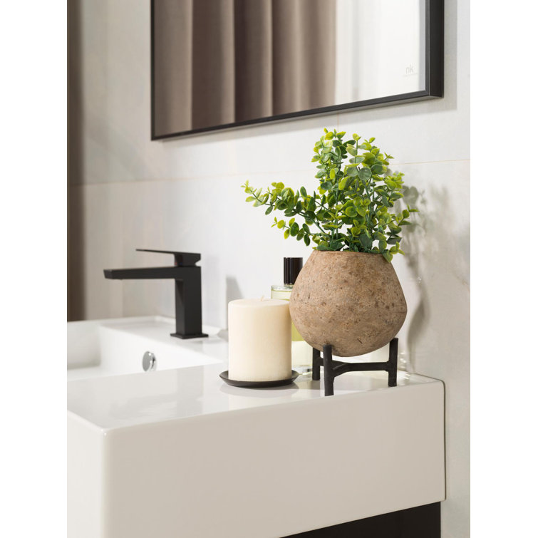 Essence-c collection: modern, sober and delicate bathrooms