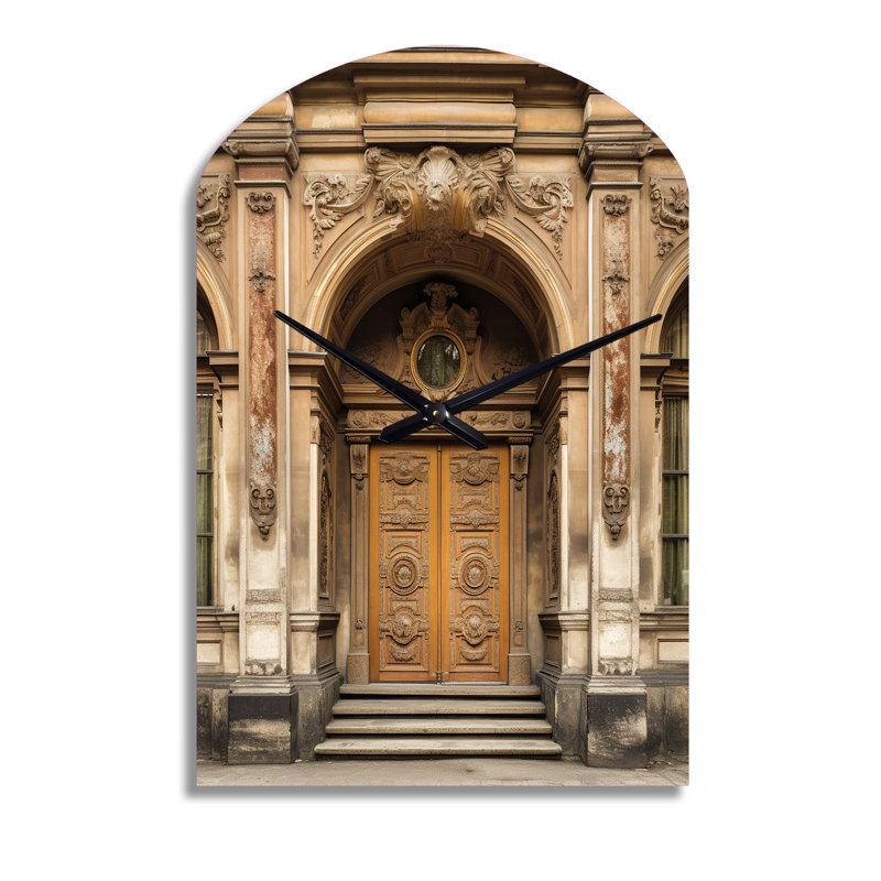Vieille porte en bois avec sculptures à Paris, France II - Horloge murale en forme de Paris, Moyenne