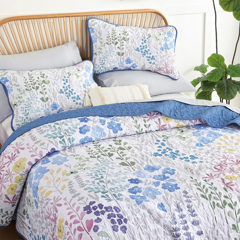 3-Piece Floral Quilt Set Soft Cozy Microfiber Lightweight All-Season Bedspread Coverlet, King Quilt + 2 Pillowcases, Blue