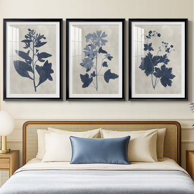 Fleurs pressées bleu marine VI - reproduction sur mesure encadrée de qualité supérieure - 3 pièces