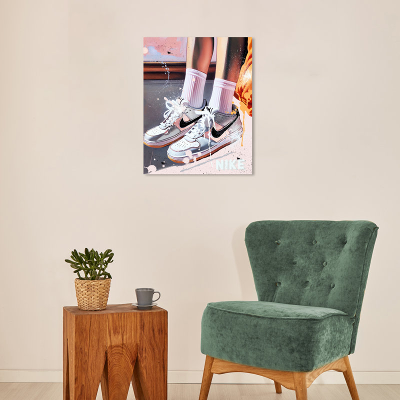 «Every Drip Sneakers» pastel sur toile, H 20 po x l 16 po x P 0,8 po
