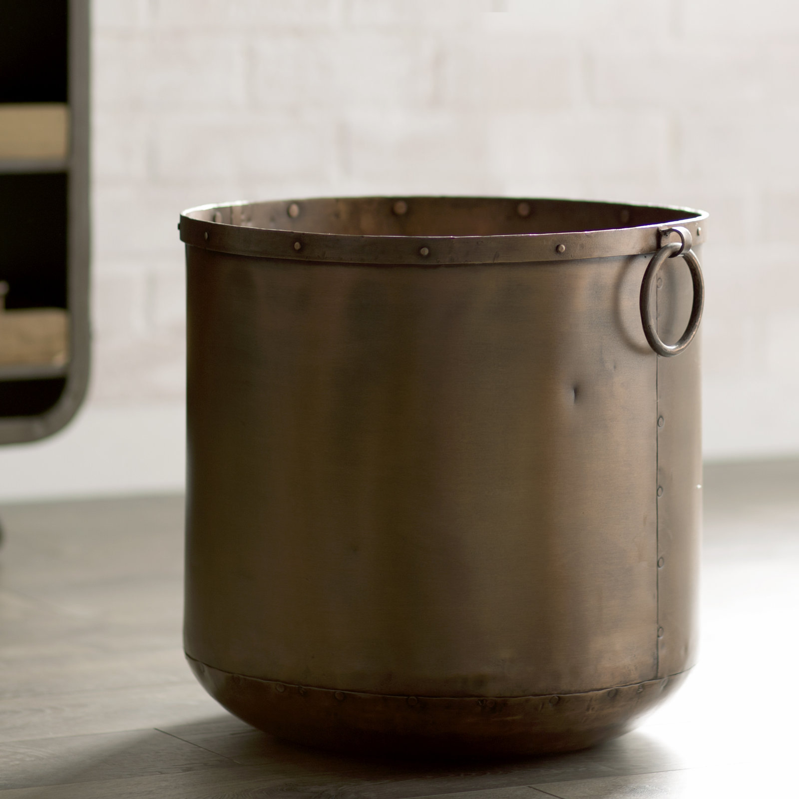 Desmond 16" Pot Planter