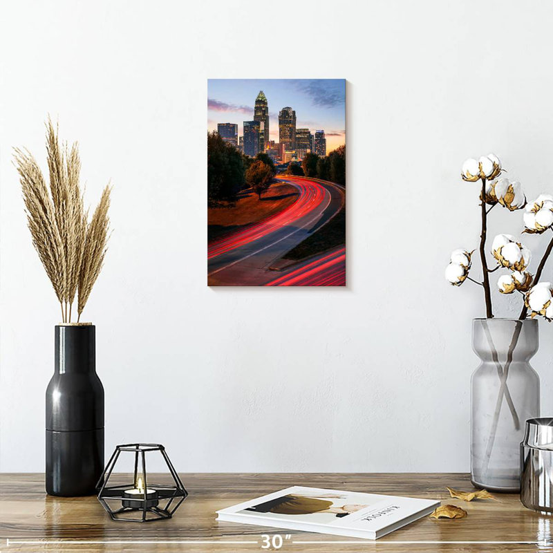 Aime illuminée, autoroute de Charlotte, H 12 po x l 8 po