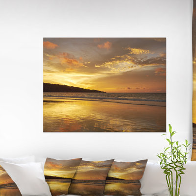«Amazing Beach with Beautiful Breaking Waves», photographie