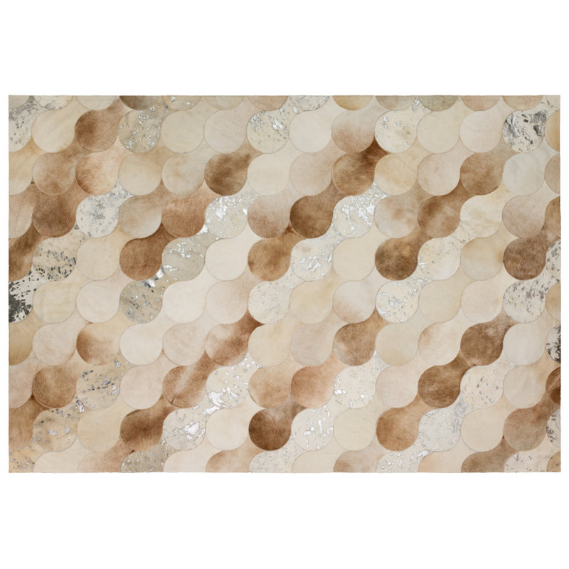 Tapis crème en cuir de vache Art Hide X Greg Natale, Rectangle 6 pi 7 po x 9 pi 8 po