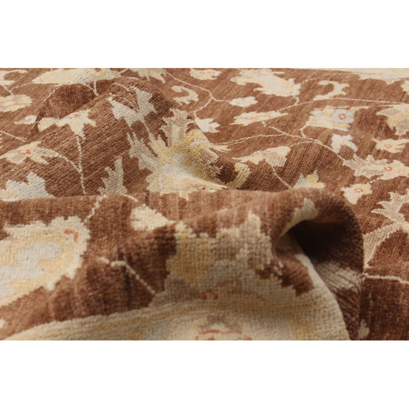 Tapis unique en laine noué à la main brun clair / brun Chobi des années 2010 de 6 pi 5 po x 8 pi 6 po Thurton