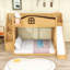 Lit superposé simple au-dessus d'un lit double en bois avec glissade, escalier de rangement et garde-robe-722216765