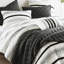 Édredon et courtepointe 7 pièces très grand / très grand. Fabriqué en microfibre. Offre un confort exceptionnel. Doux et moelleux. Motif à rayures. S'adapte aux différents décors de chambre à coucher. Wrinkle Shrinkage. Entretien facile - très grand.-116012424