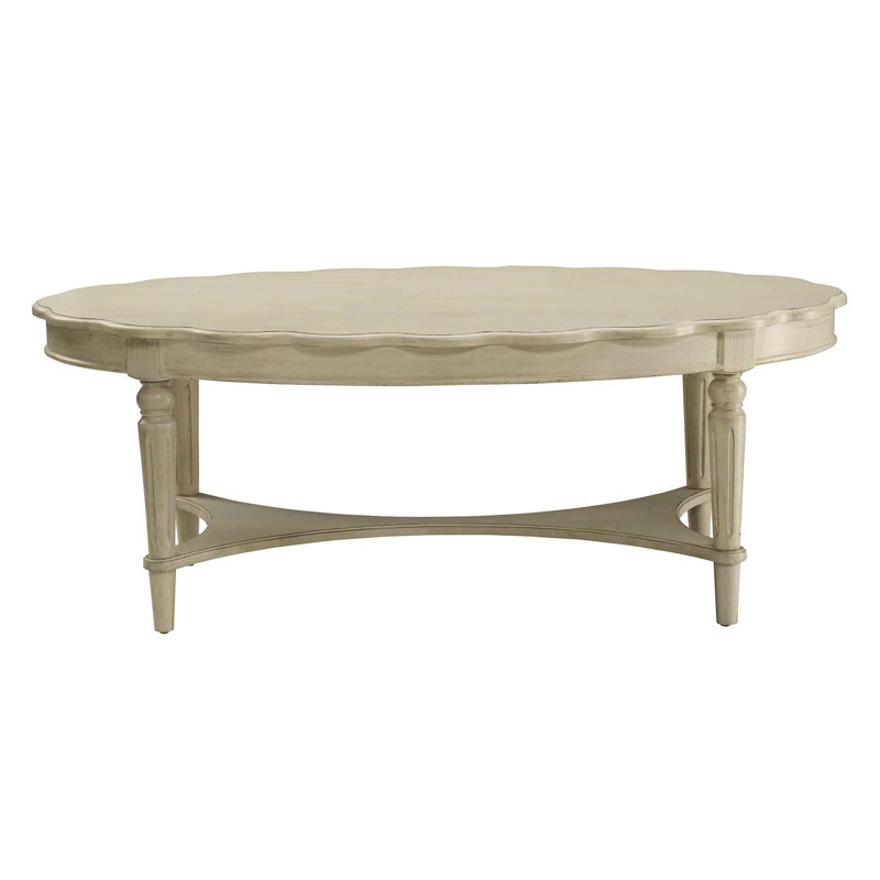 Table basse blanche antique avec tablette inférieure pour la décoration intérieure, style traditionnel en bois.