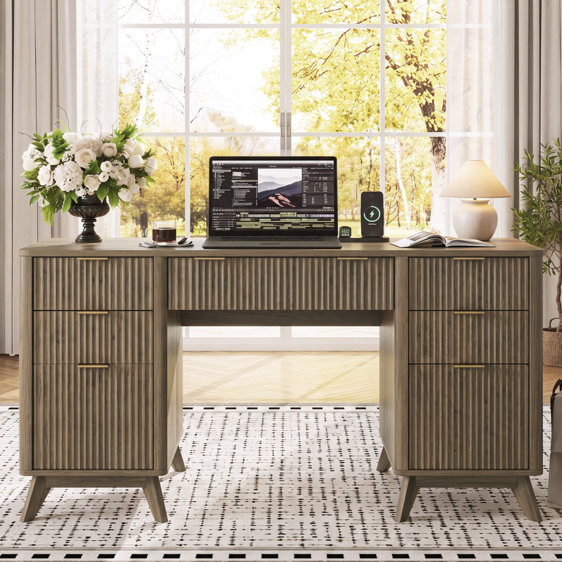 Bureau de direction cannelé de 152 cm (60 po) avec station de recharge et tiroir à dossiers suspendus, dark brown
