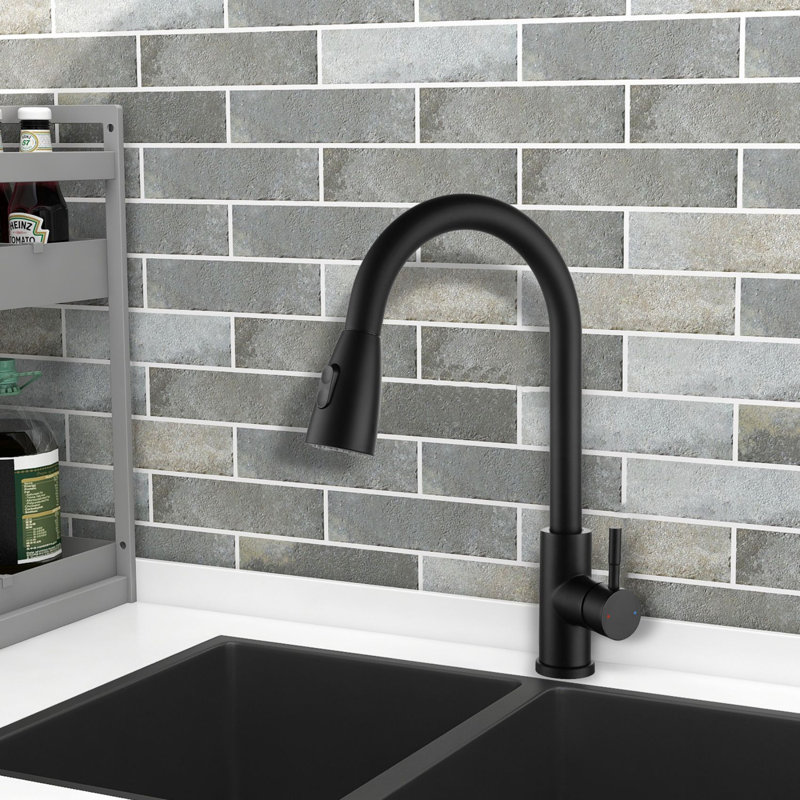 Single Handle Pull Down Sprayer Kitchen Faucet in Matte Black, Matte Black