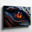 Toile vue de près d'un œil de dragon mettant en vedette des échelles complexes qui reflètent une surface texturée foncée avec des notes pour l'art mural sur toile-1575068445