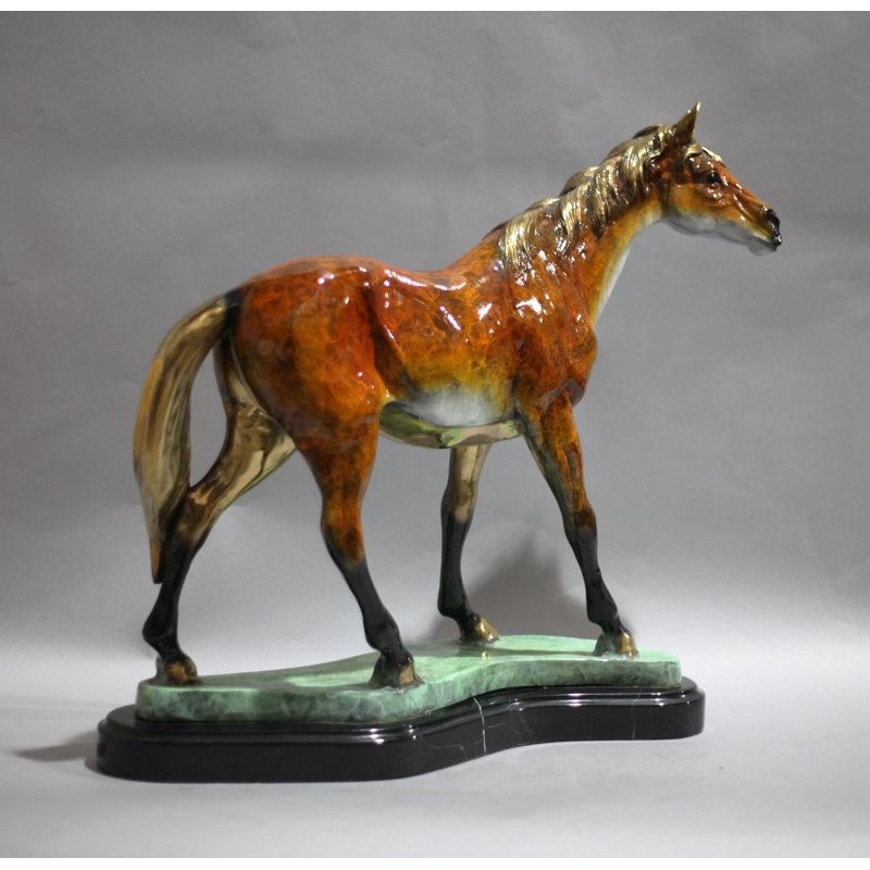Cheval sur base en marbre