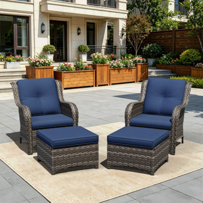 Chaise de patio avec coussins et repose-pieds Netta