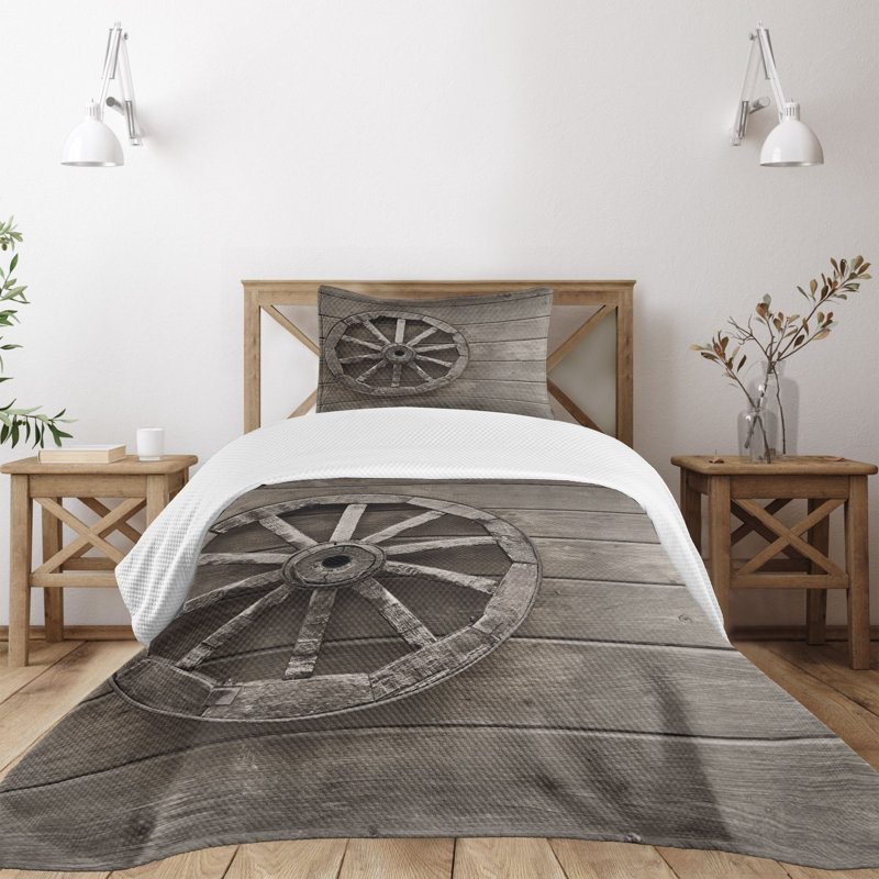 Twin White Quilted Bedspread Set with Wagon Wheel Design
