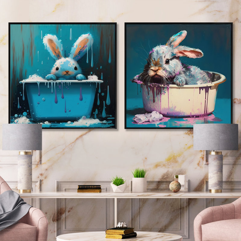 «Happy Blue Bunny In The Bath», ensemble de 2 animaux carrés, Cadre flottant noir, H 16 po x l 33 po