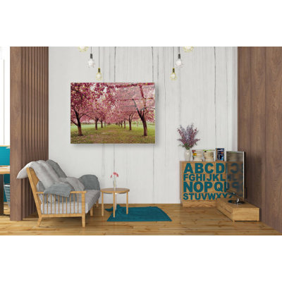 «Hall of Cherries» par Katherine Gendreau, art mural en verre acrylique