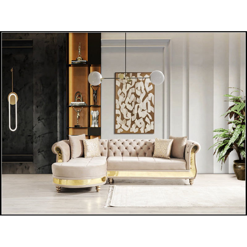 Canapé modulaire luxueux en velours capitonné avec base en bois, parfait pour les espaces de vie élégants et confortables.