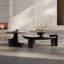 Ensemble de tables basses noires et brunes