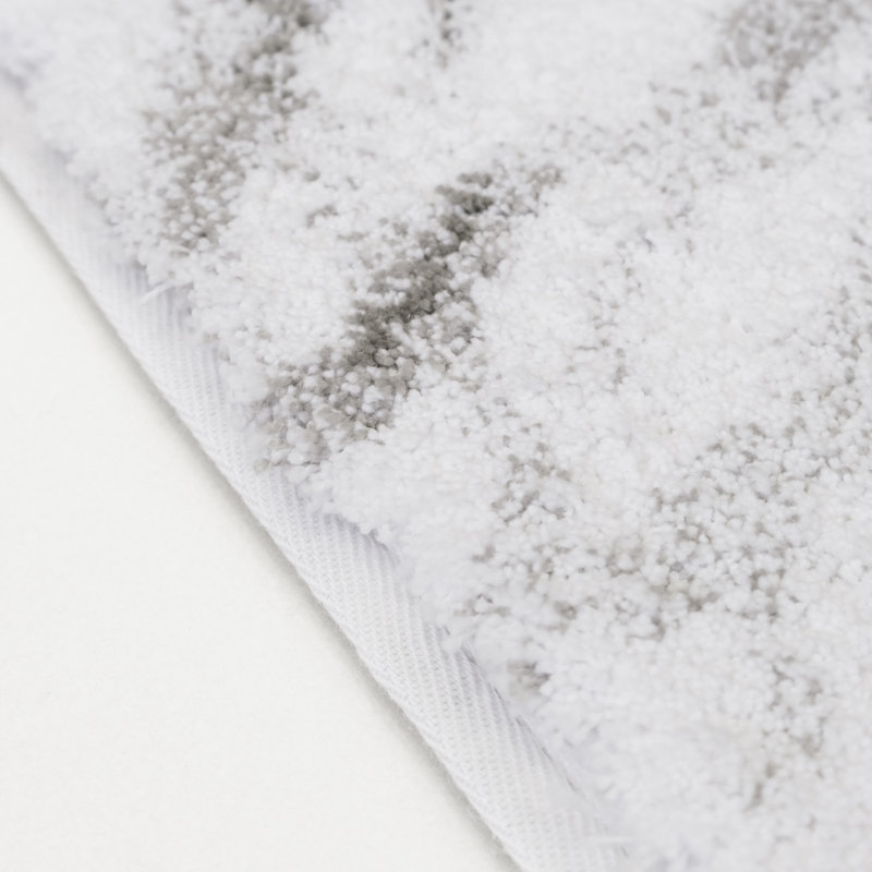 Calacatta Bath Rug, 28" W x 47" L