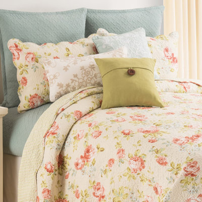 Hesse Farmhouse / Country Floral Quilt