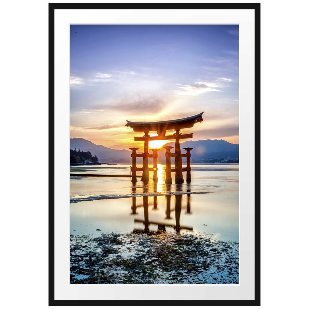 Gerahmtes Poster Torii Gate in Miyajima Japan