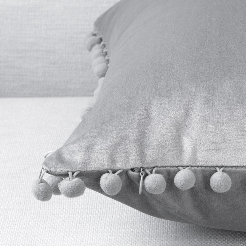Housse de coussin Silky Velvet Series Pom-poms, Carré 18 po, Gris, Housse de coussin